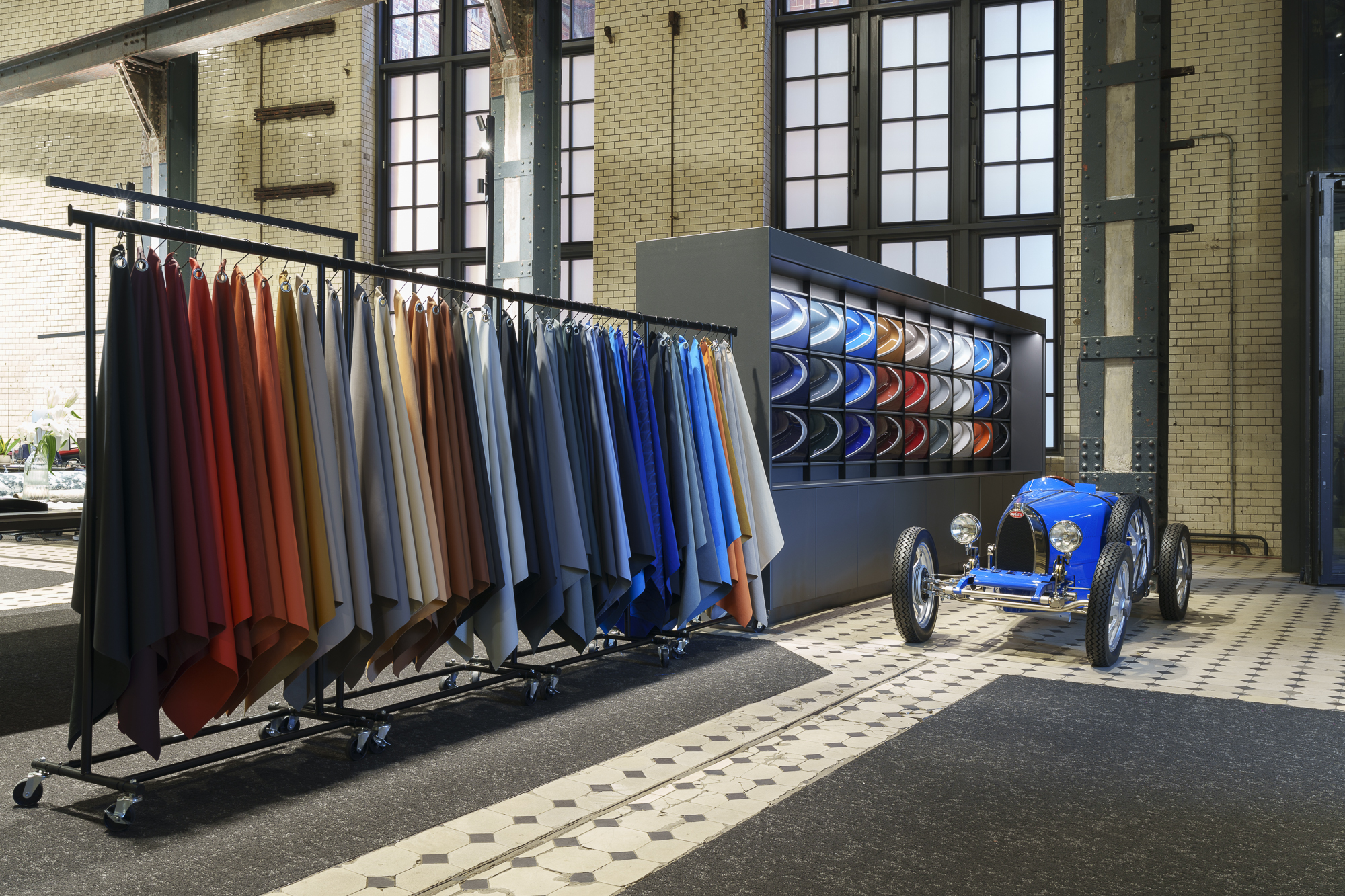 Automotive Couture: Die hohe Kunst der Farb-, Material- und Oberflächengestaltung des Bugatti Tourbillon